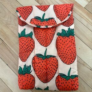 BAGGU Strawberry Print Laptop Case